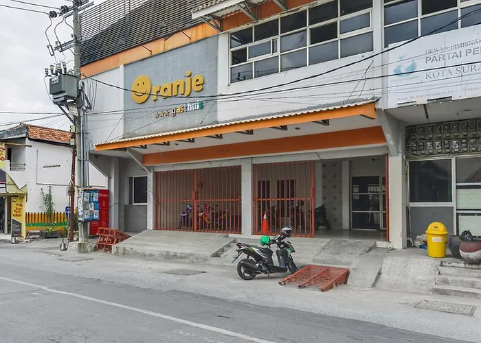 RedDoorz at Siwalankerto Surabaya Hotel